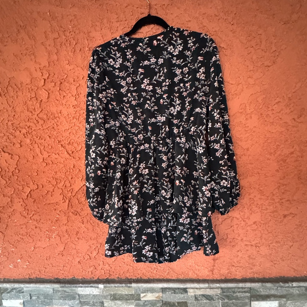 Ruffle Floral navy romper - Picture 3 of 5
